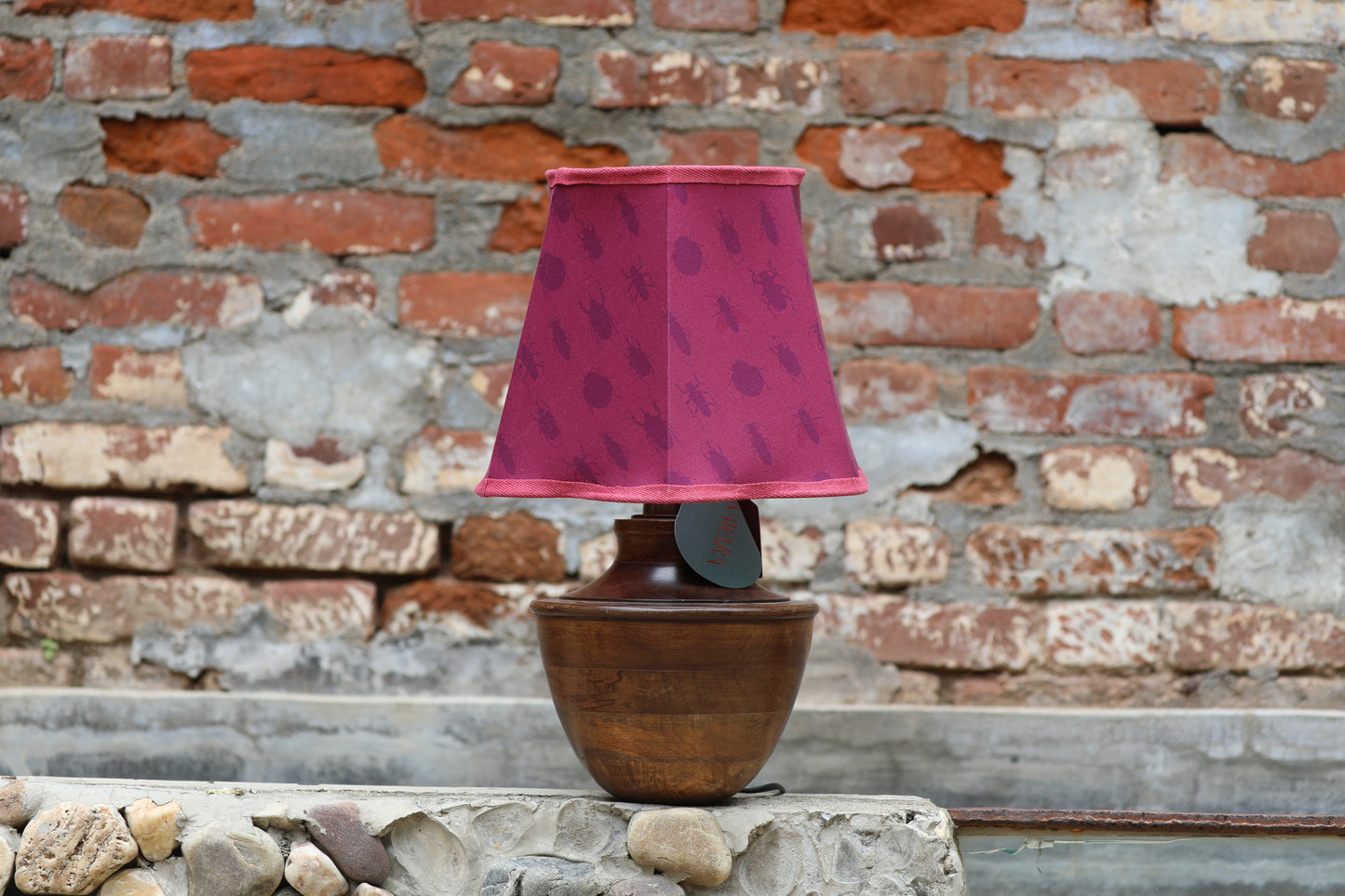 Insect silhouette wavy lamp shade