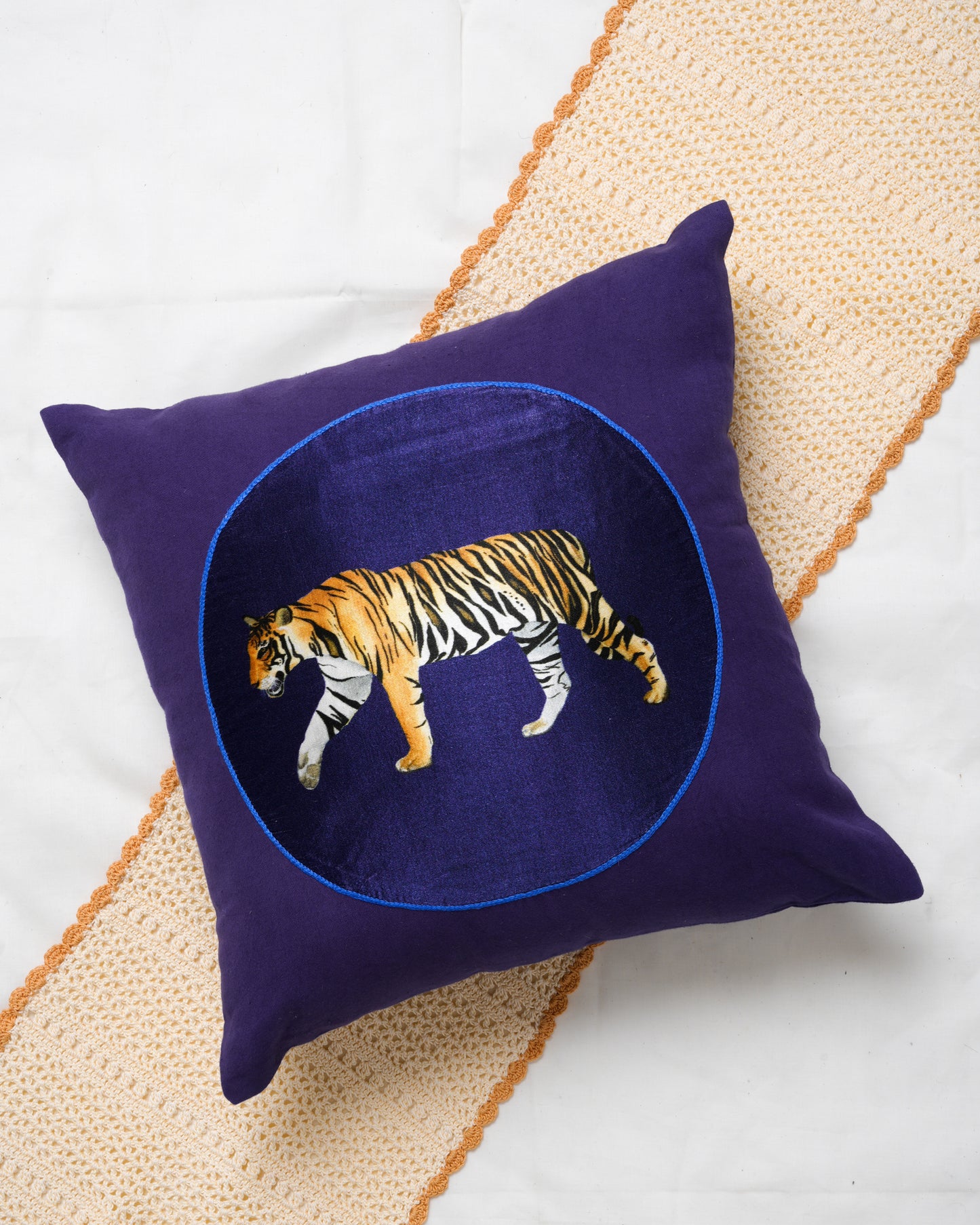 Round patch cushion cover