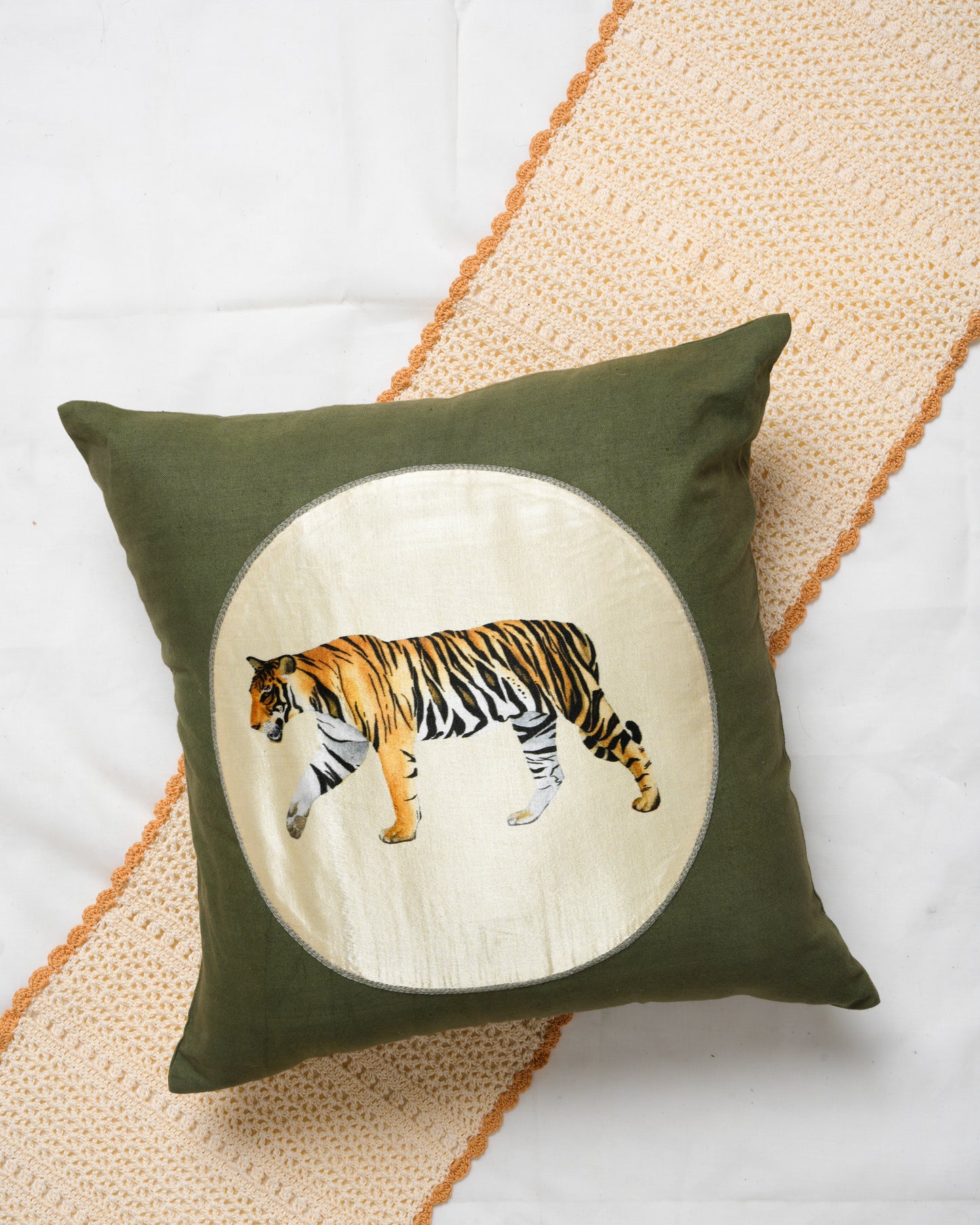 Round patch cushion cover