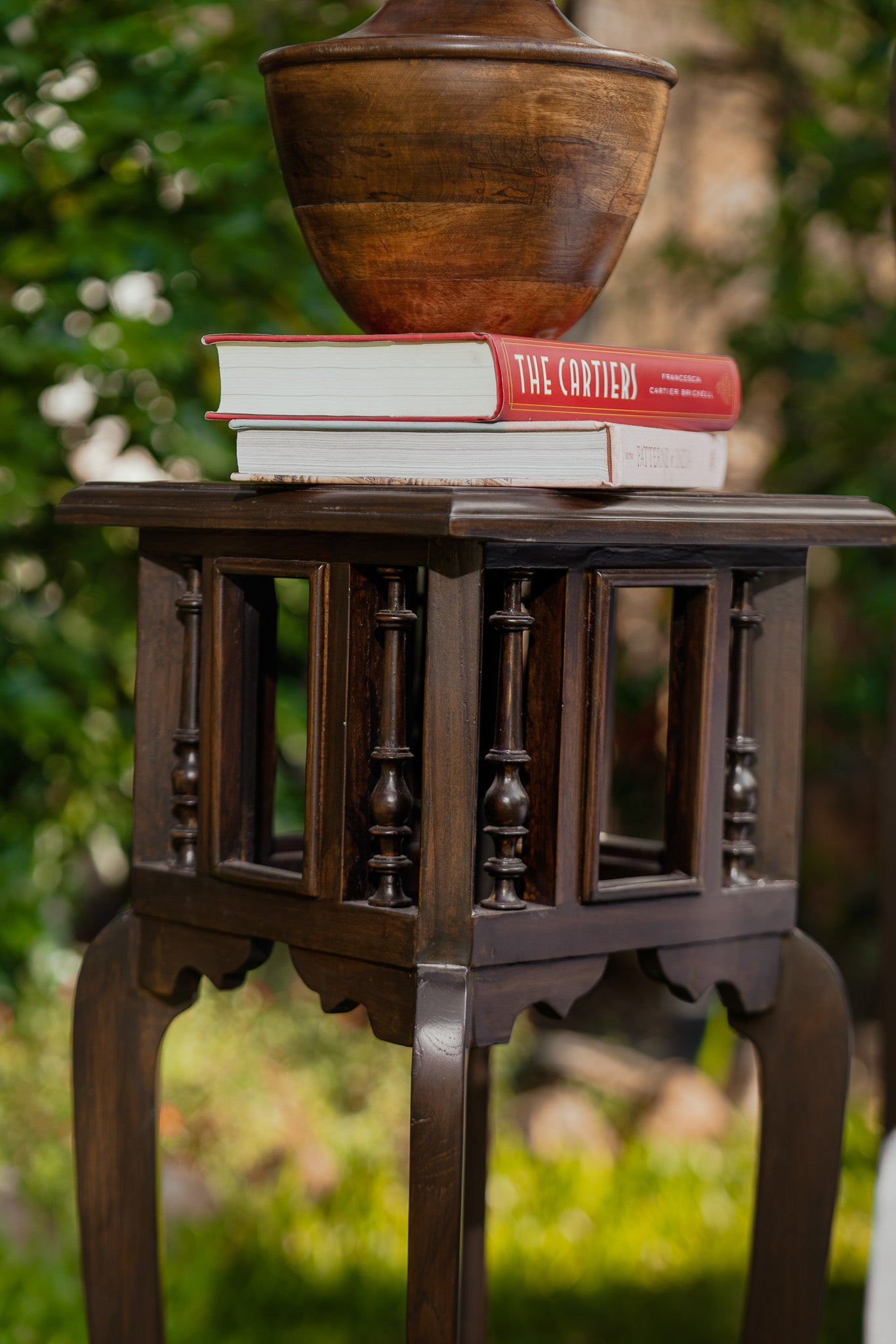 Corner table