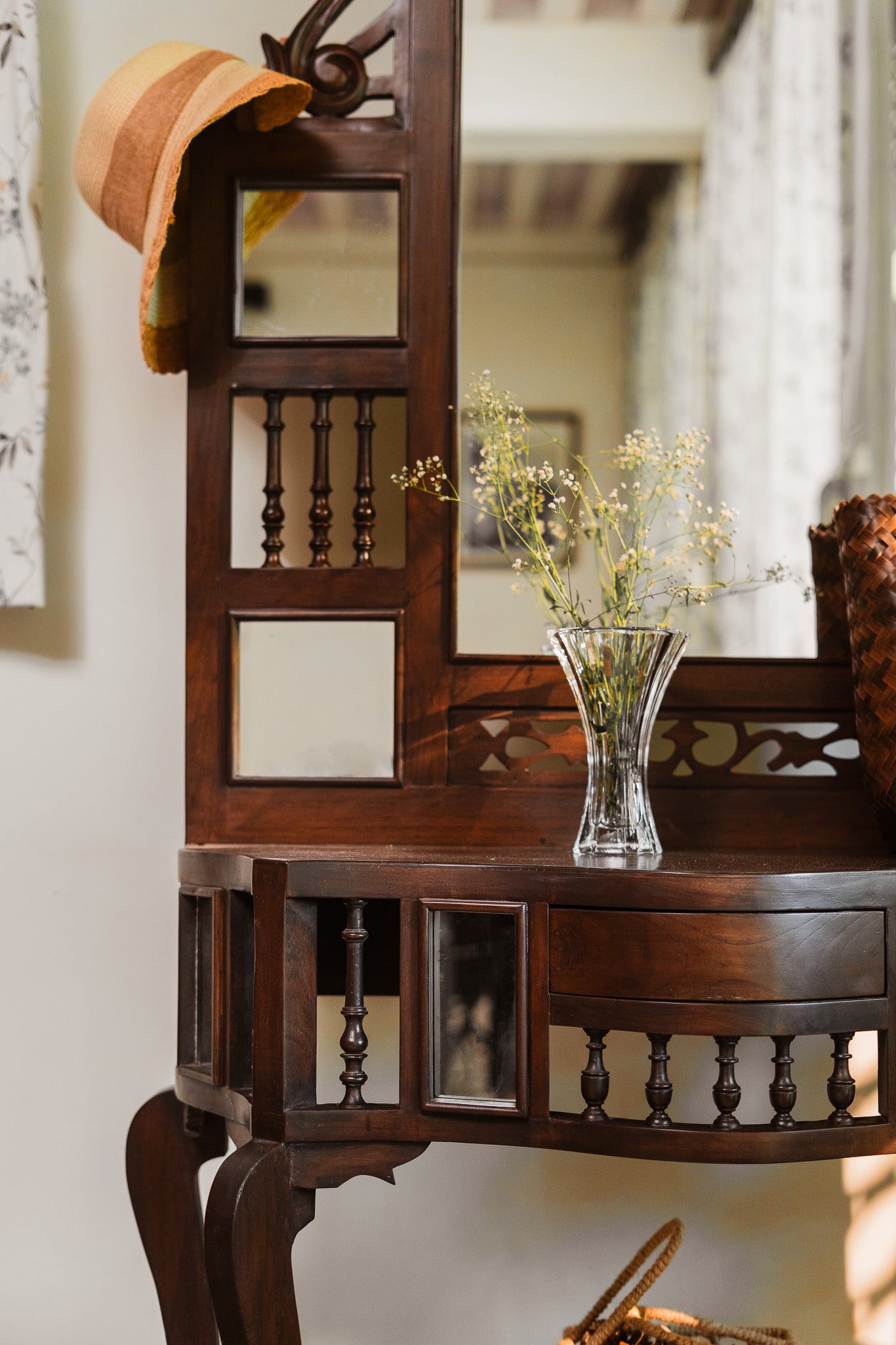 Foyer stand