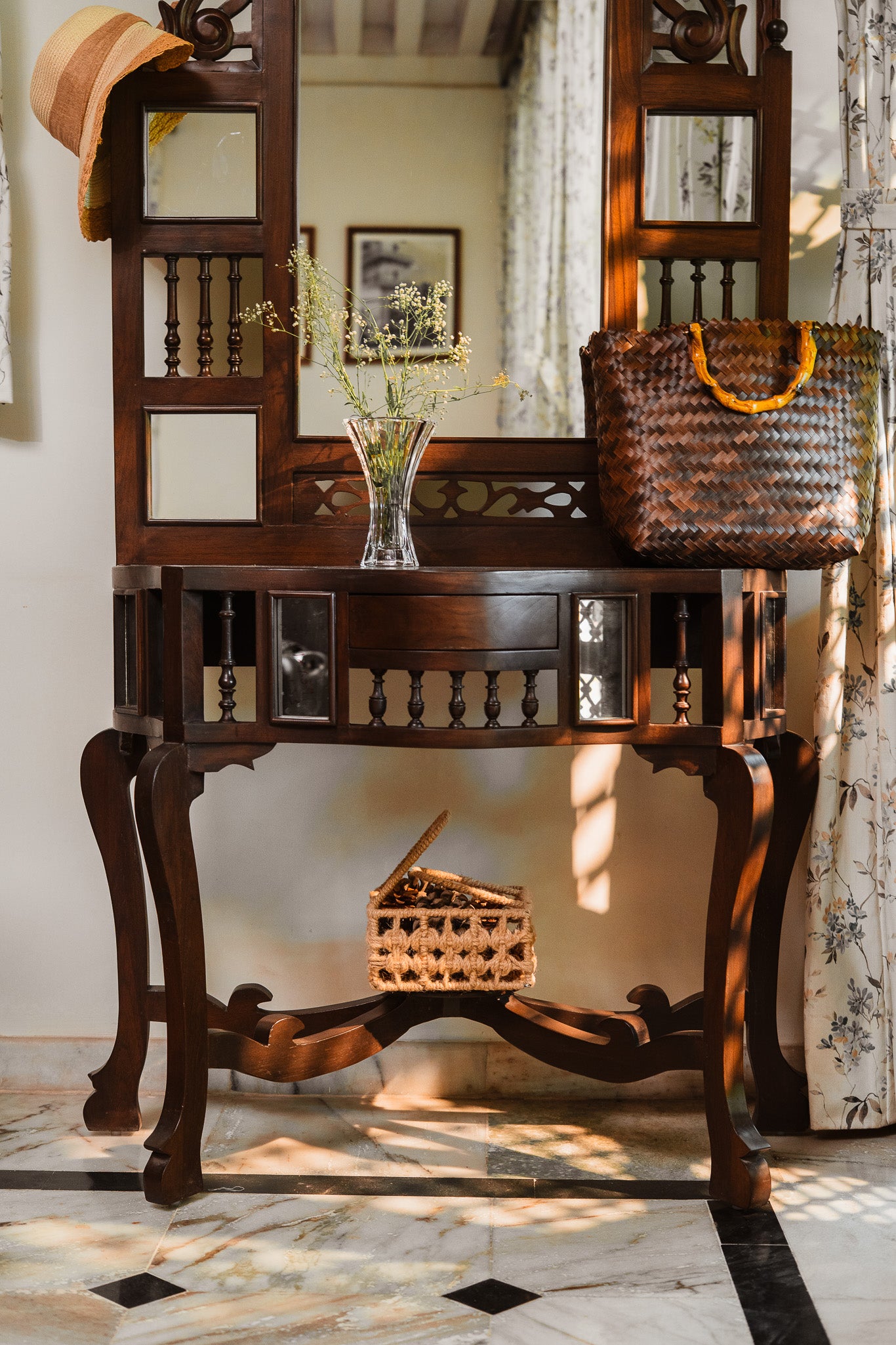 Foyer stand
