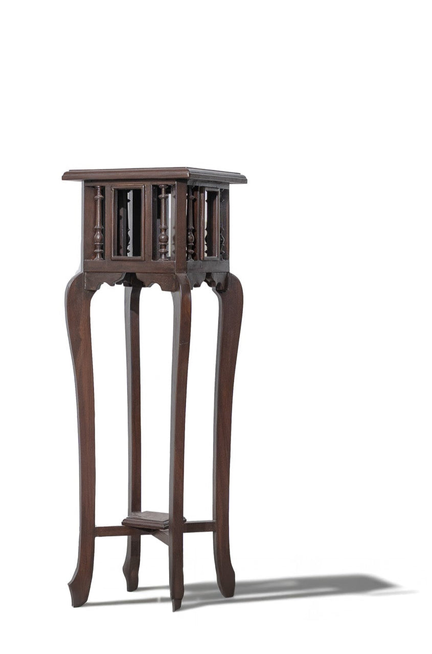 Corner table