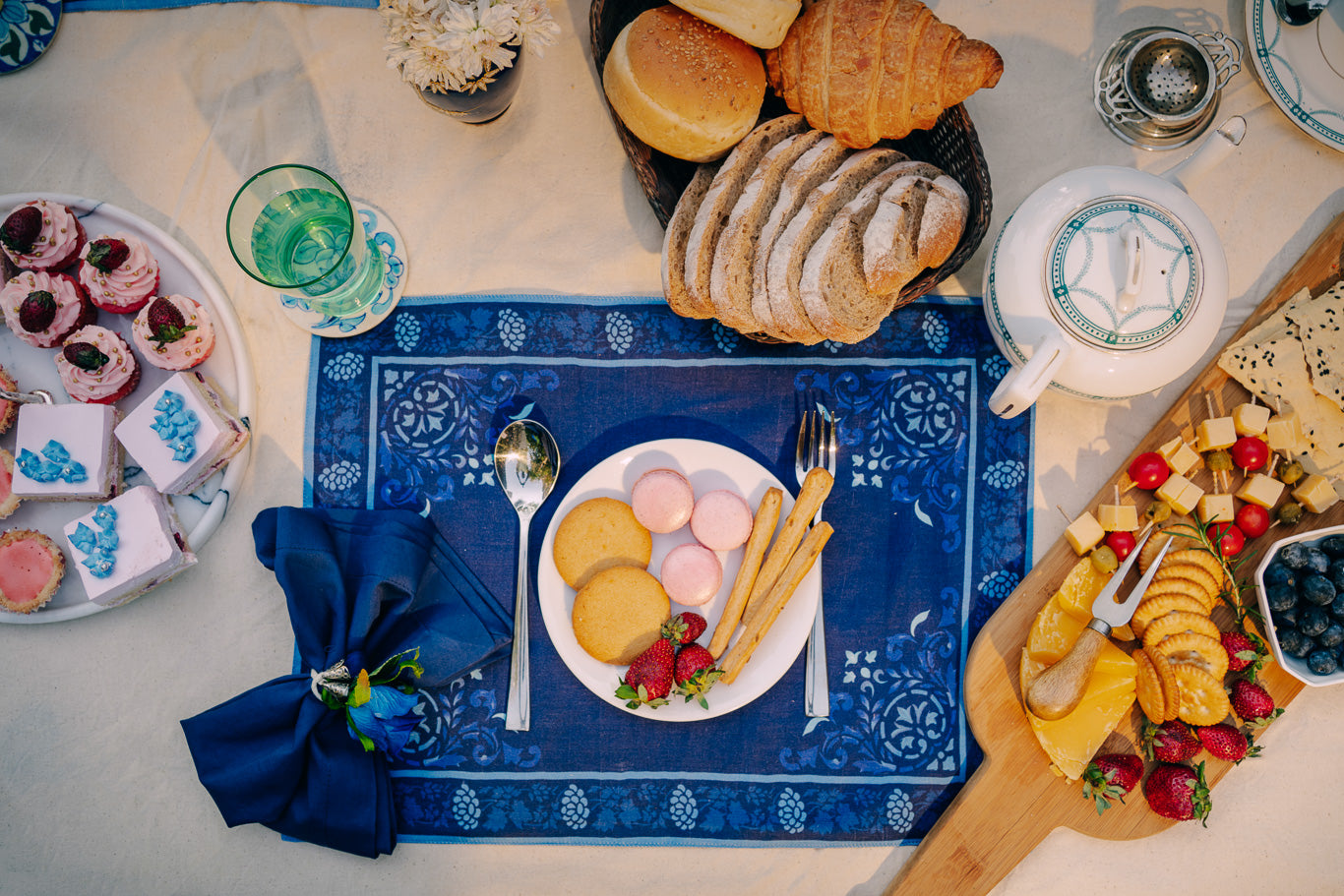 Table mats inspired by wall murals (set of 6)