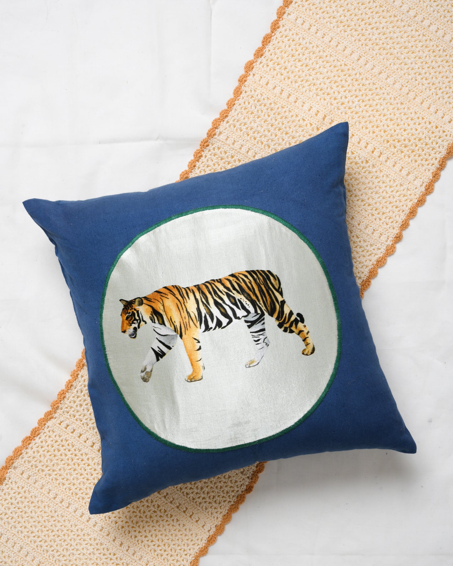 Round patch cushion cover