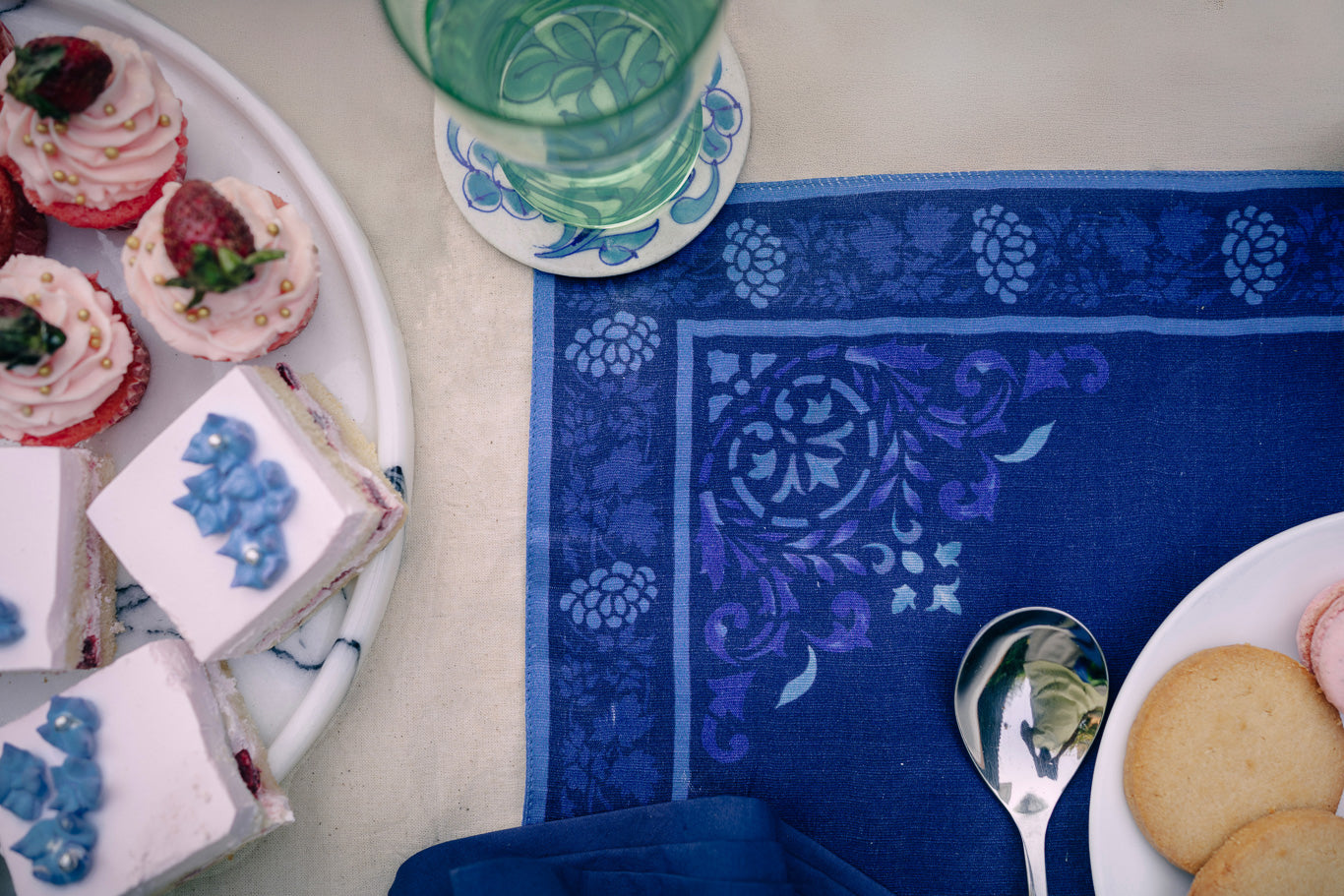 Table mats inspired by wall murals (set of 6)